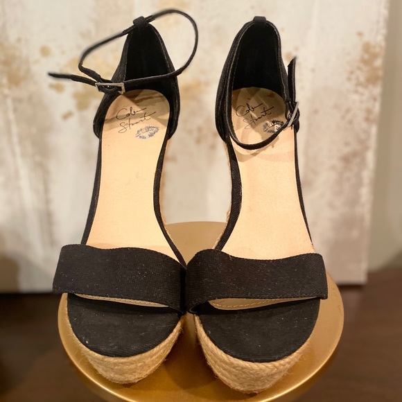 Sandals from Victoria secrets, never work - Picture 2 of 7